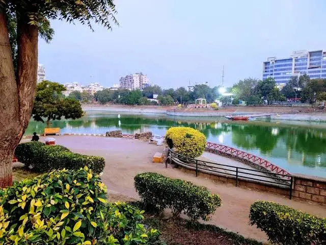 Vastrapur Lake