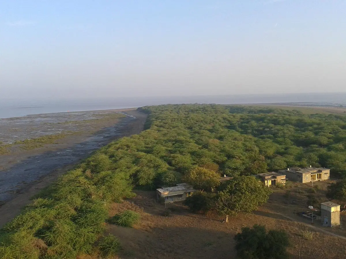 Piram Bet Island (near)