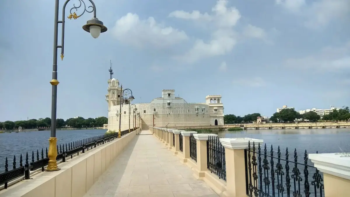 Lakhota Lake & Museum
