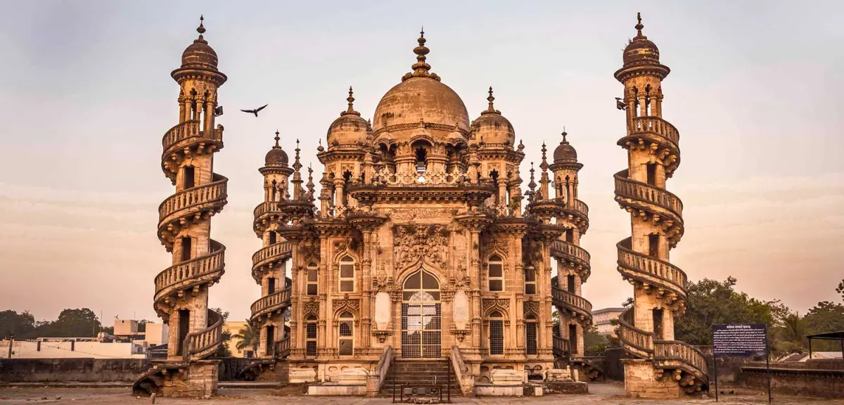 Mahabat Maqbara