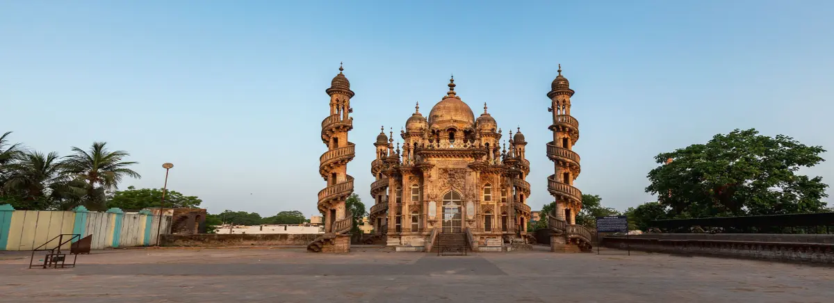 Mahabat Maqbara