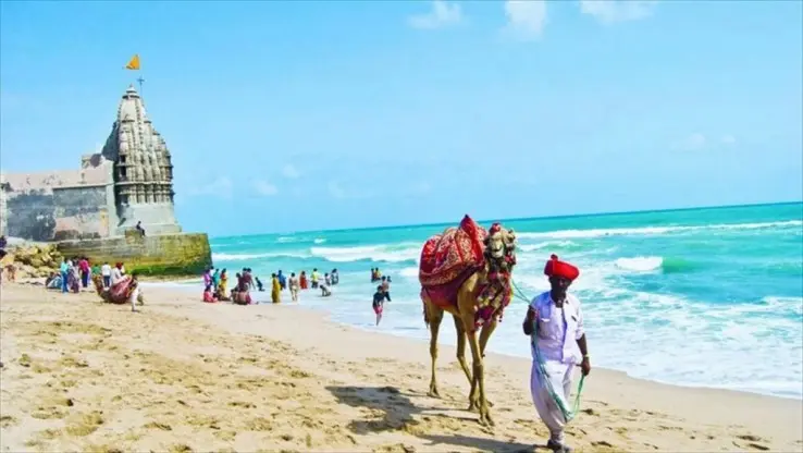 Dumas Beach