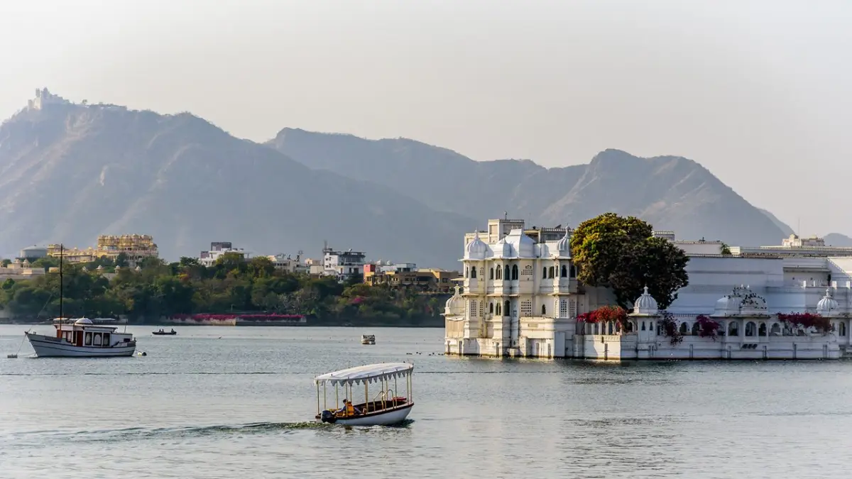 Lake Pichola & Boat Ride