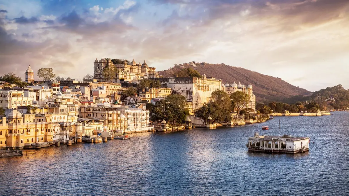 Lake Pichola & Boat Ride