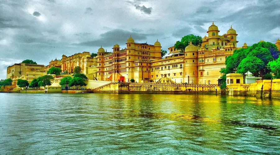 Lake Pichola & Boat Ride