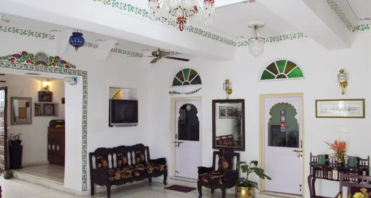 Monsoon Palace (Sajjangarh)