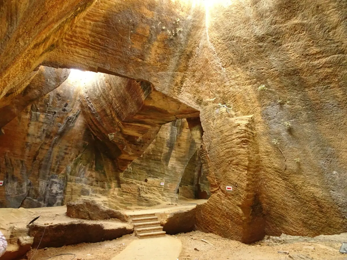 Naida Caves