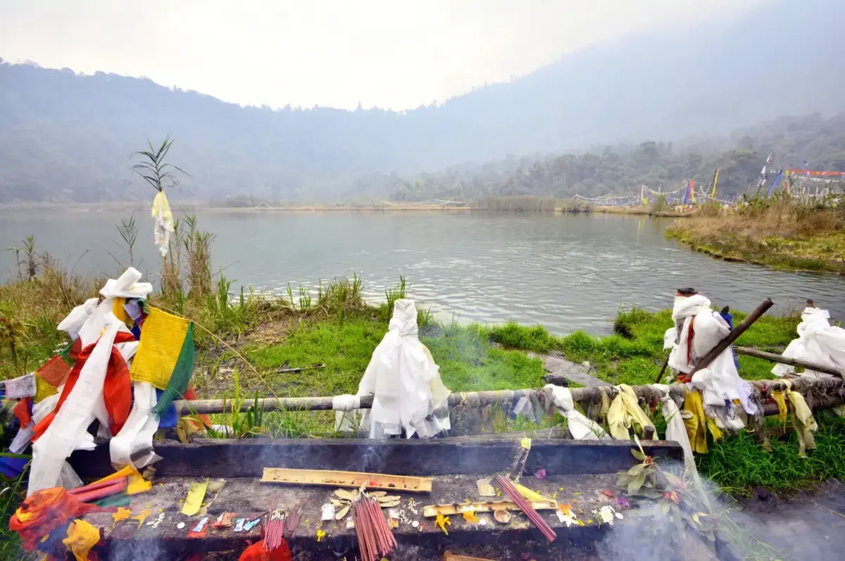 Khecheopalri Lake