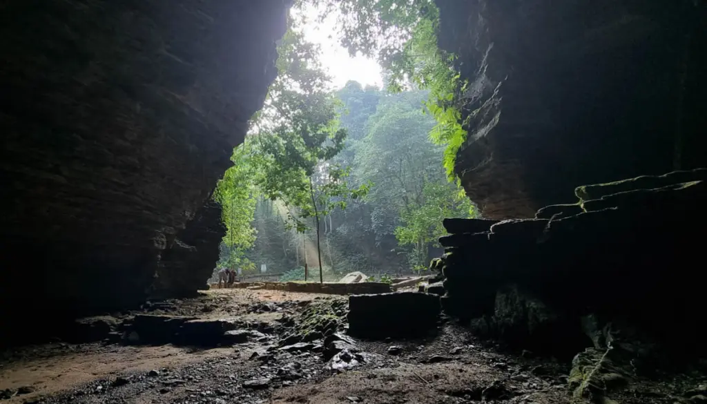 Tharon Cave