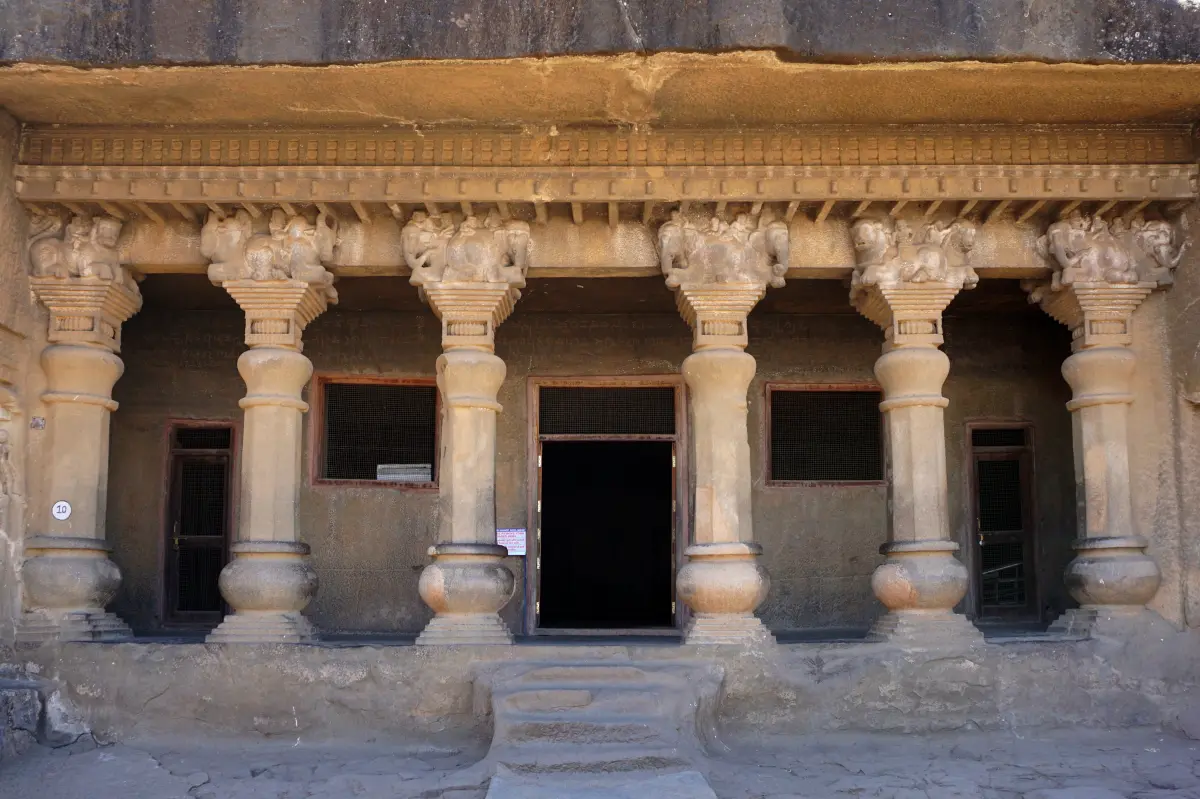 Nampisha (Namphisha) Caves