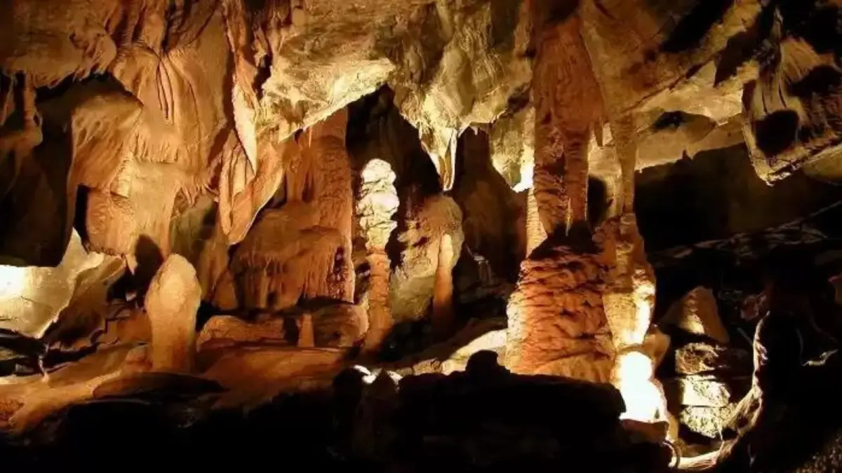 Nampisha (Namphisha) Caves