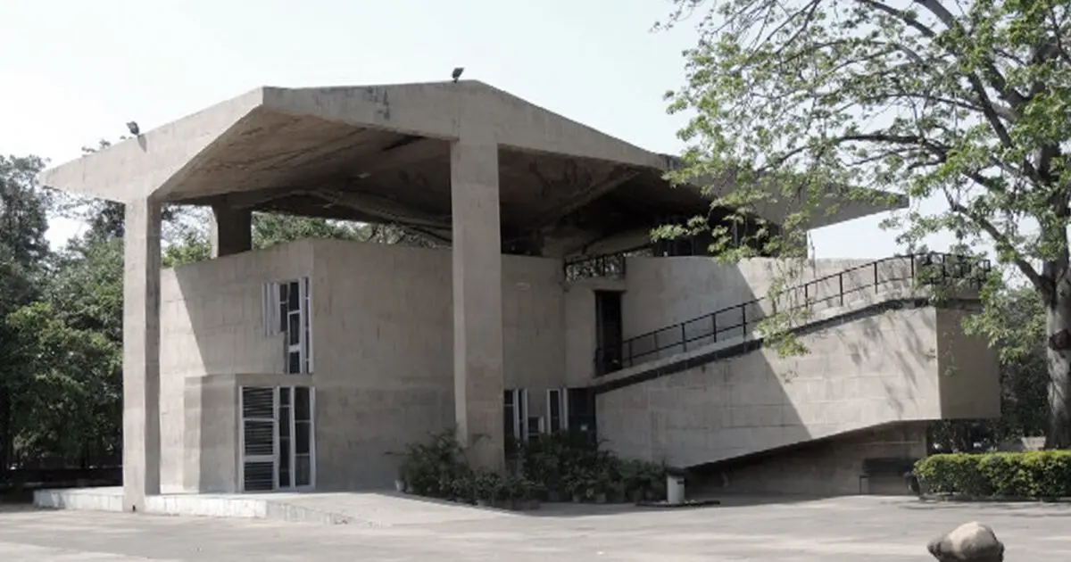 Sector 10 Museum Plaza
