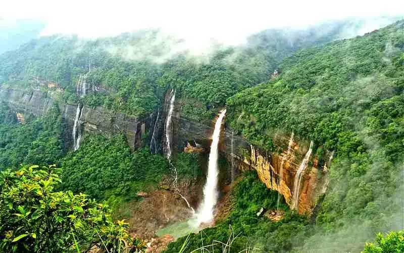 Nohkalikai Falls
