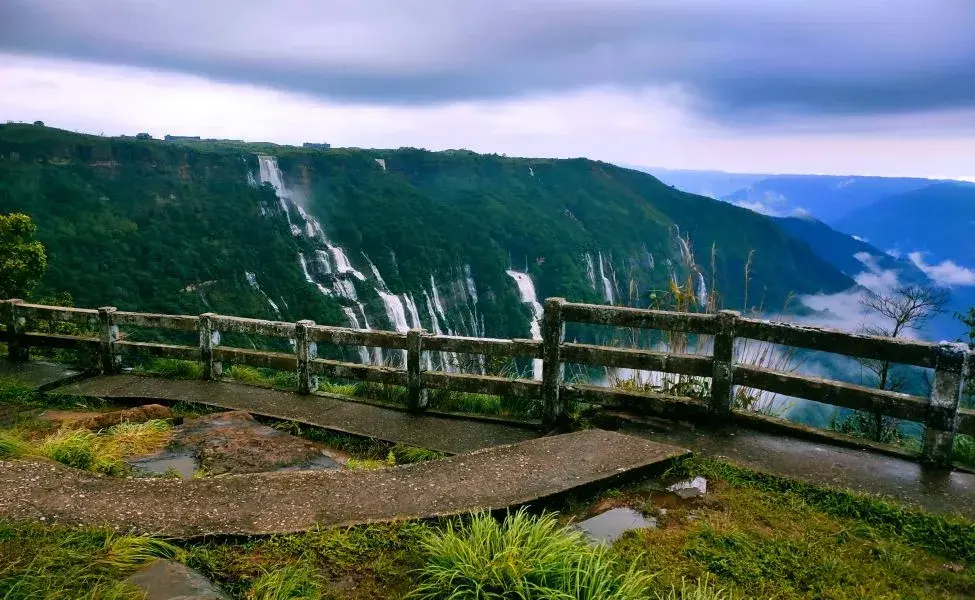 Seven Sisters (Nohsngithiang) Falls