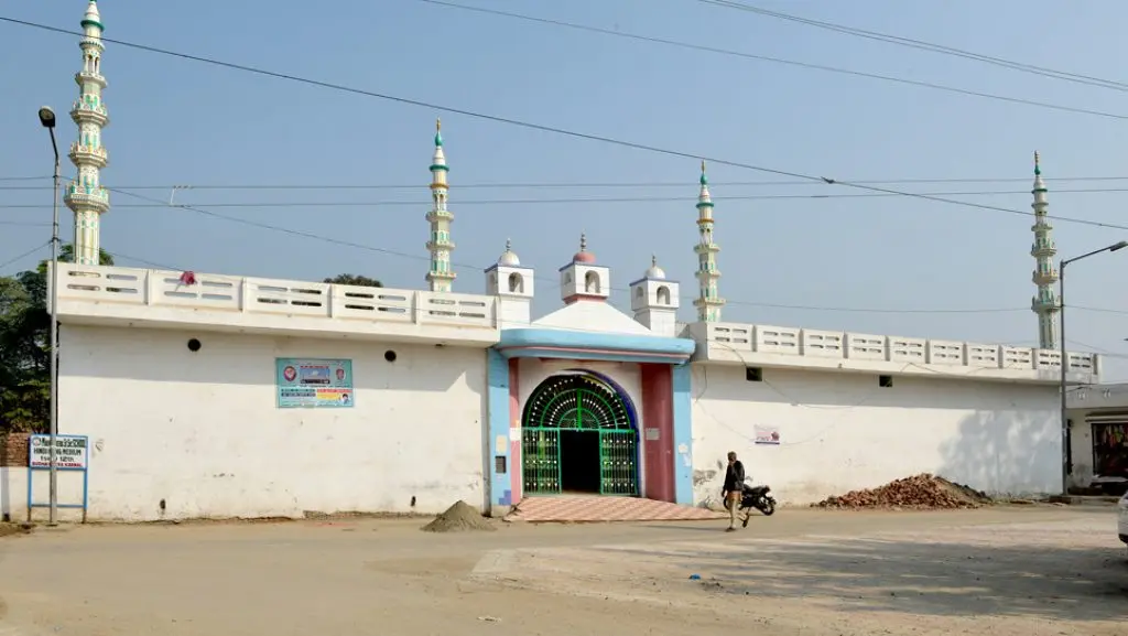 Qualandar Shah’s Tomb (Pir-e-Narah)
