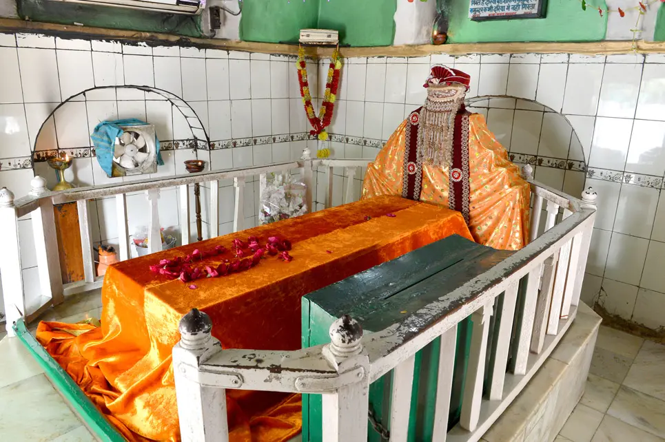 Qualandar Shah’s Tomb (Pir-e-Narah)