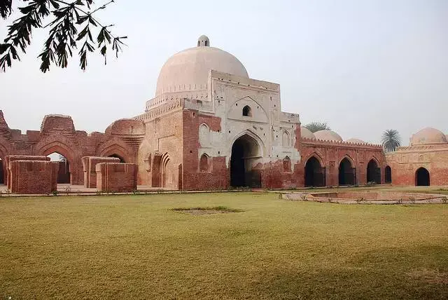 Kabuli Bagh Mosque & Garden