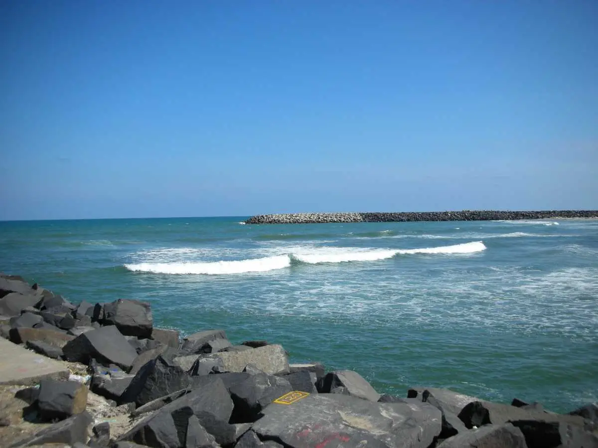 Yanam Beach / Beach Road