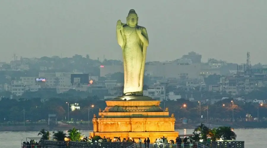 Buddha Statue (Hussain Sagar)