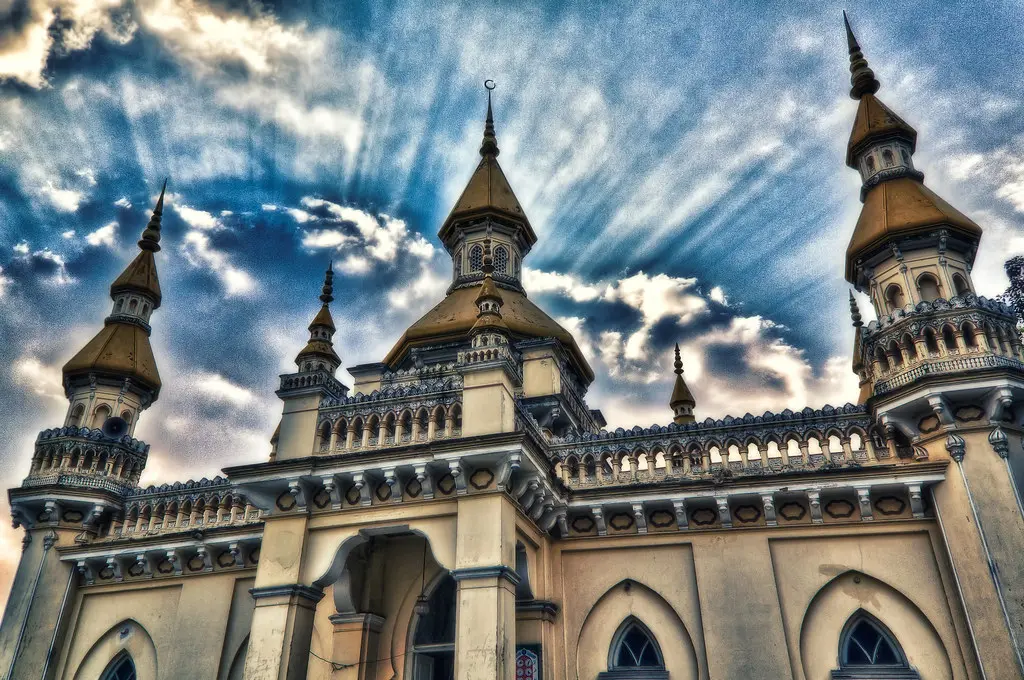Spanish Mosque (Masjid Iqbal Ud Daula)