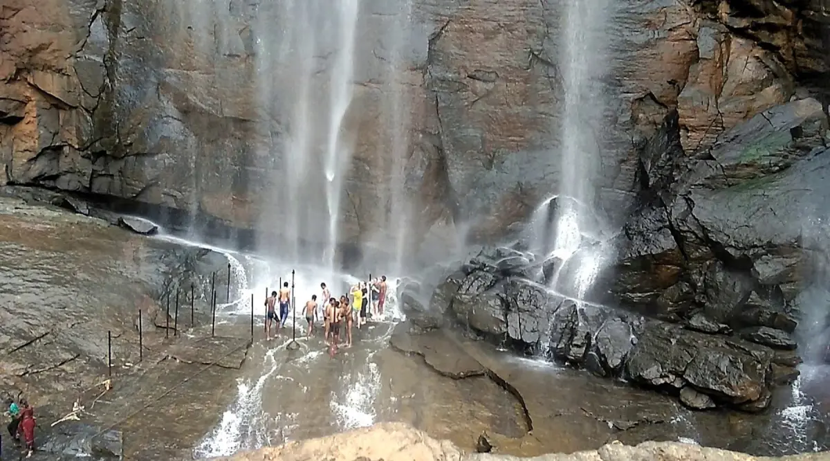 Agaya Gangai Falls